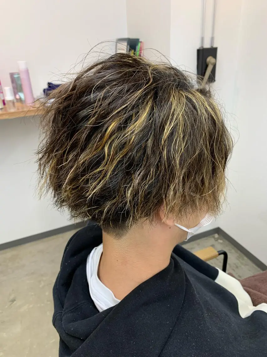 メンズ メンズハイライト カット パーマ ショート特化✂︎門脇 ~広がらない髪へ~のヘアスタイル