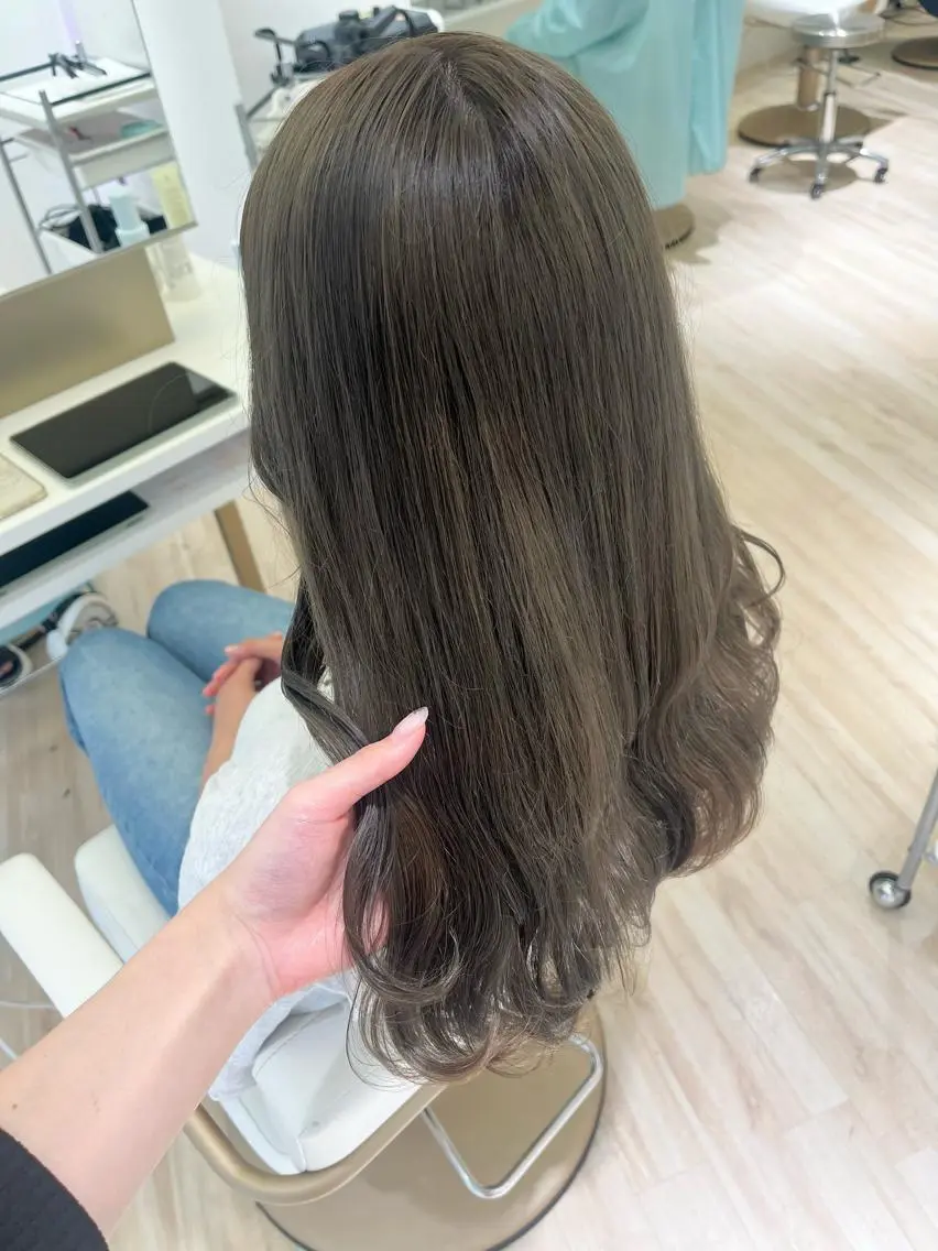 ロング カラー ブリーチ GOODDAY ヘアサロンのヘアスタイル