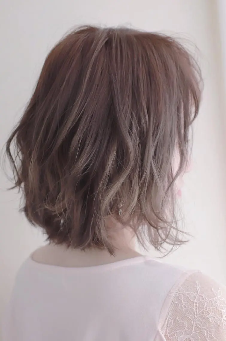 ミディアム カラー パーマ 伊藤 功士のヘアスタイル