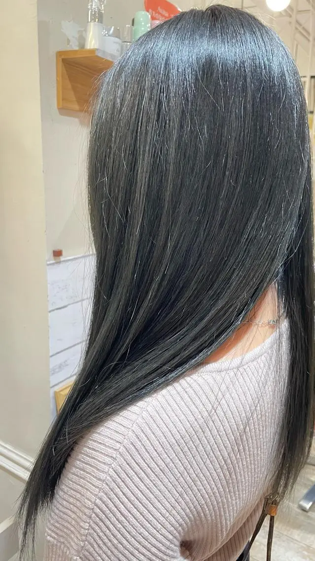ロング タニ アカリのヘアスタイル