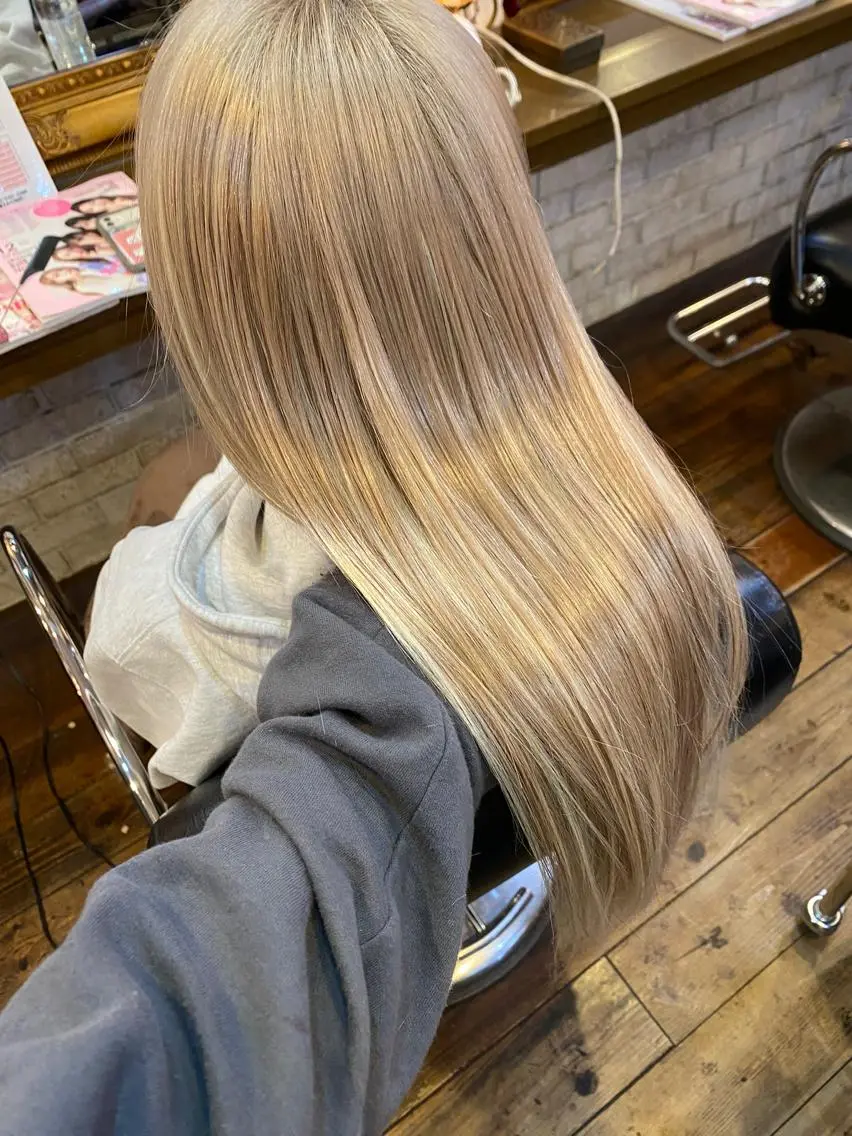 ロング カラー ヘアアレンジ カット ヘアカラー 【ブリーチはお任せ】 ハイトーン✨yuraのヘアスタイル