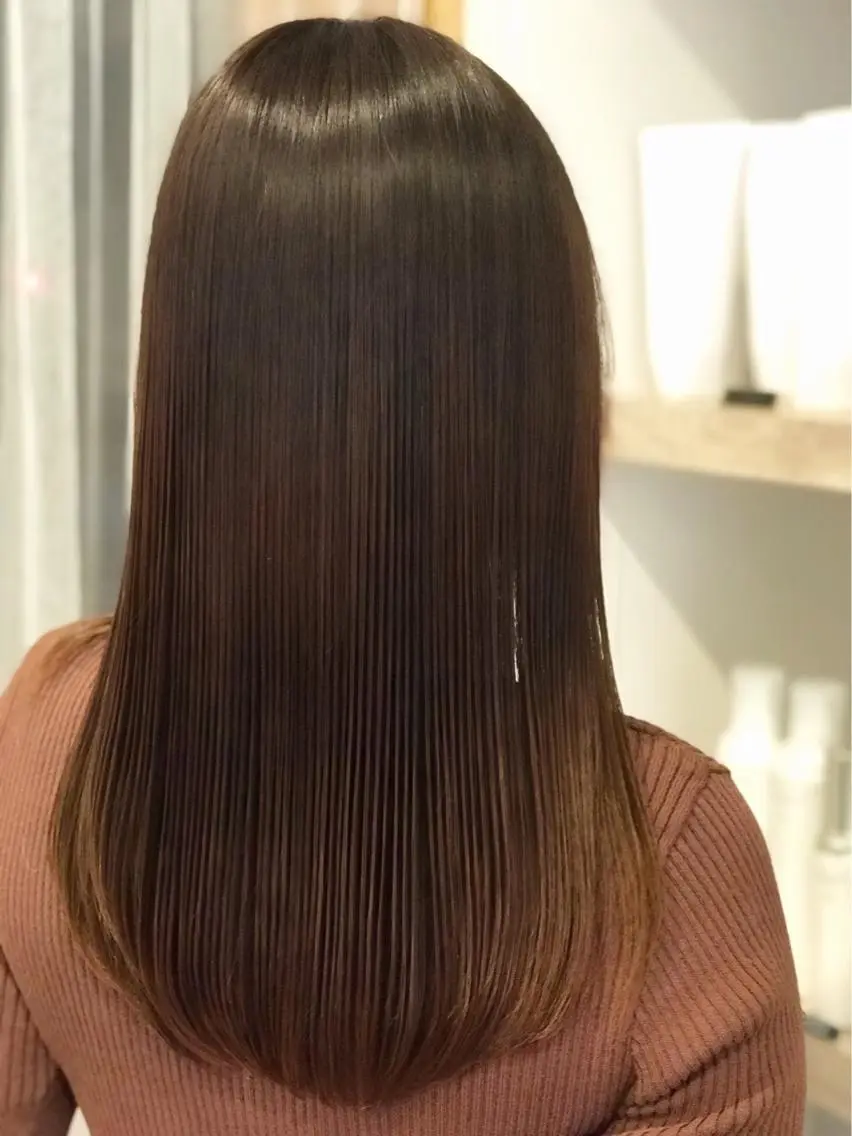 セミロング 髪質改善 縮毛矯正 トリートメント 由比藤理子 ブリーチカラー🌈のヘアスタイル