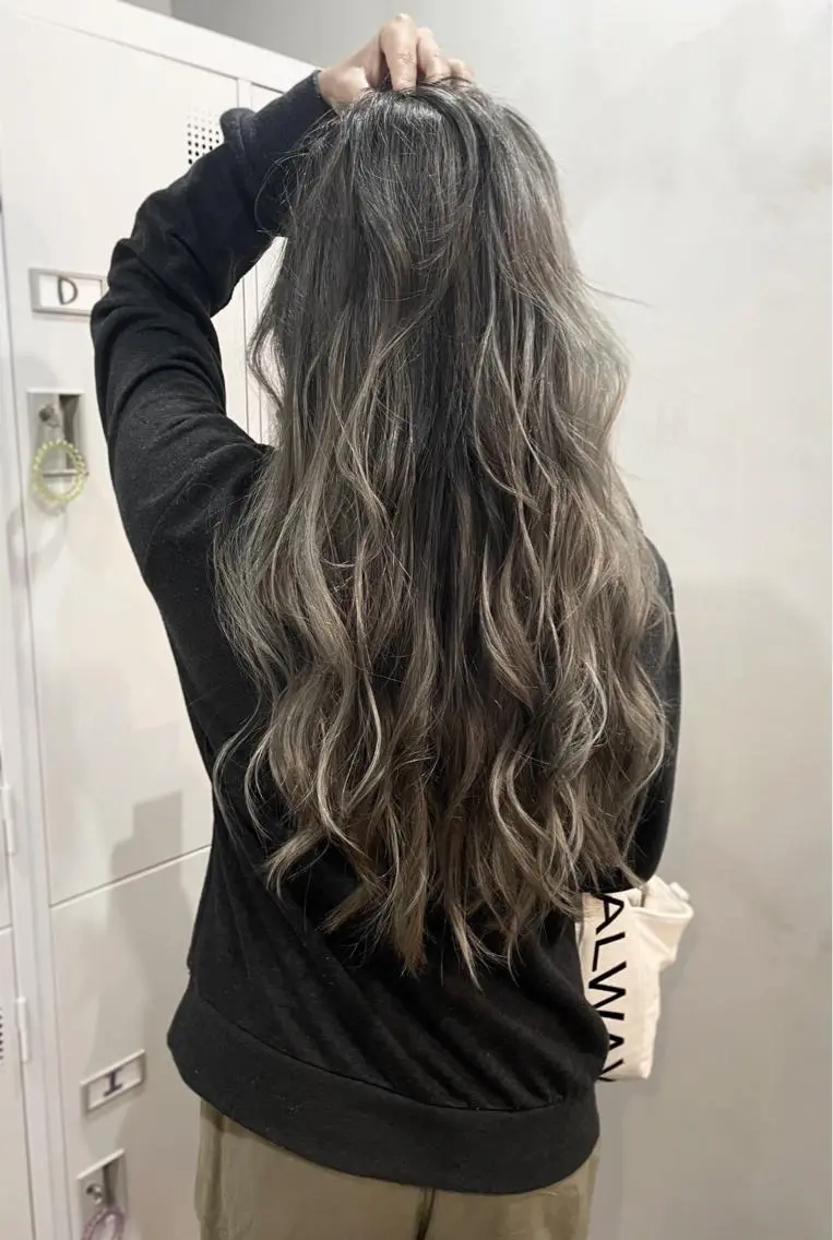 ロング レイヤーカット andKおもろまち店 艶ダブルカラー✨のヘアスタイル