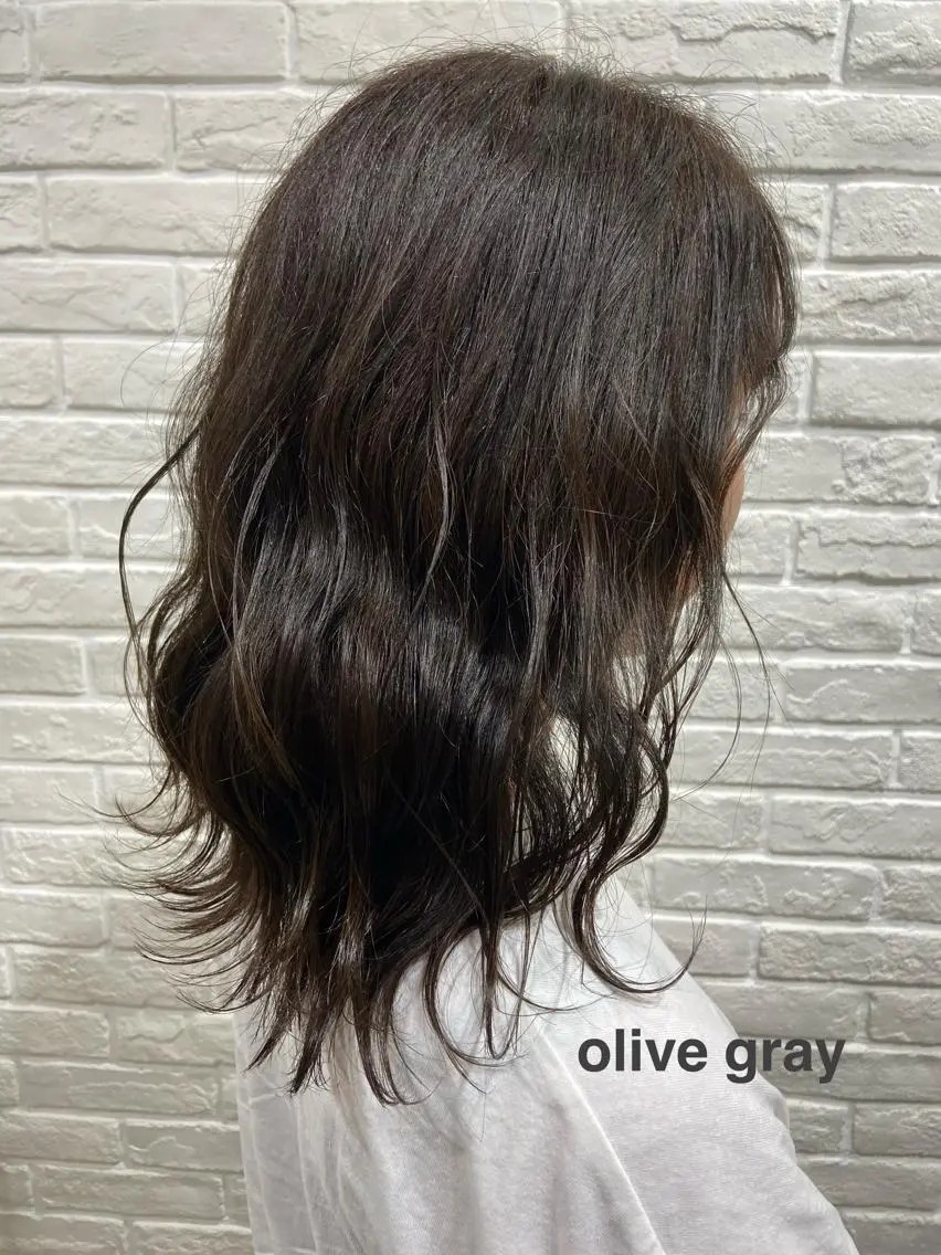 セミロング カラー merc.🌿💚 八幡真衣のヘアスタイル