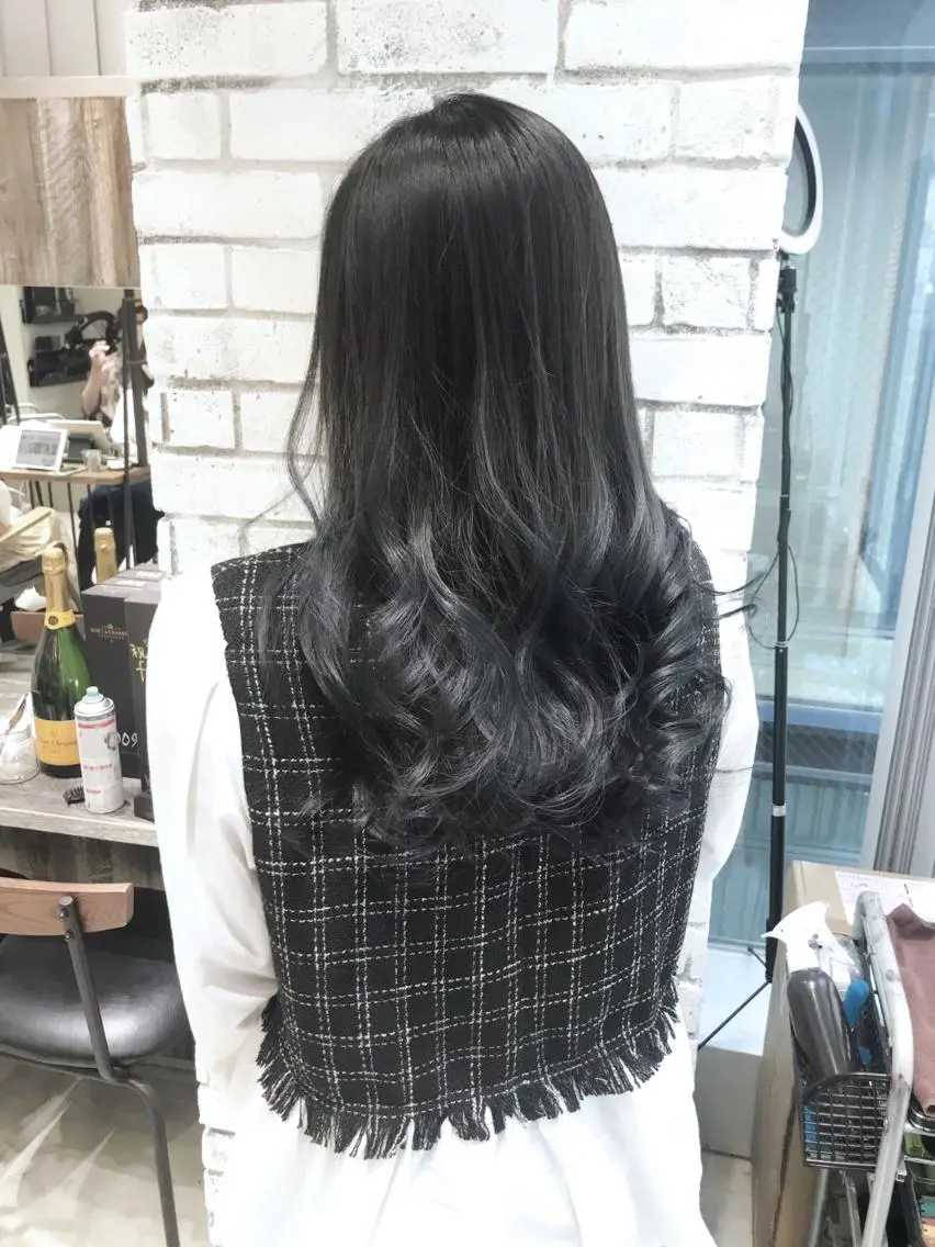 ロング カラー パーマ ヘアアレンジ メンズ キッズ ネイル マツエク・マツパ ブルーカラー ネイビーカラー ブルー ネイビー ヘアカラー バレイヤージュ/ 髪質改善/渡邉悟🌱のヘアスタイル