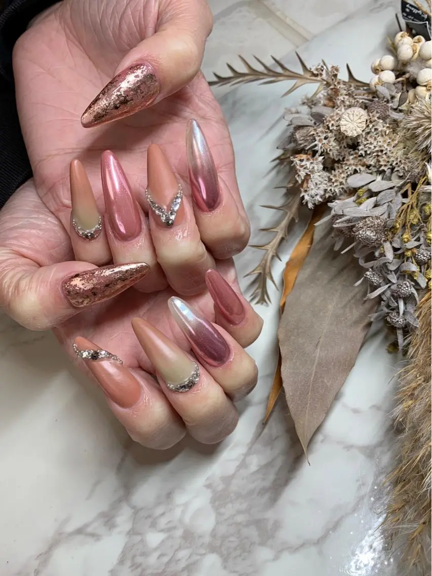 ネイル グラデーション ミラーネイル Nailsalon E's cafeのネイルデザイン