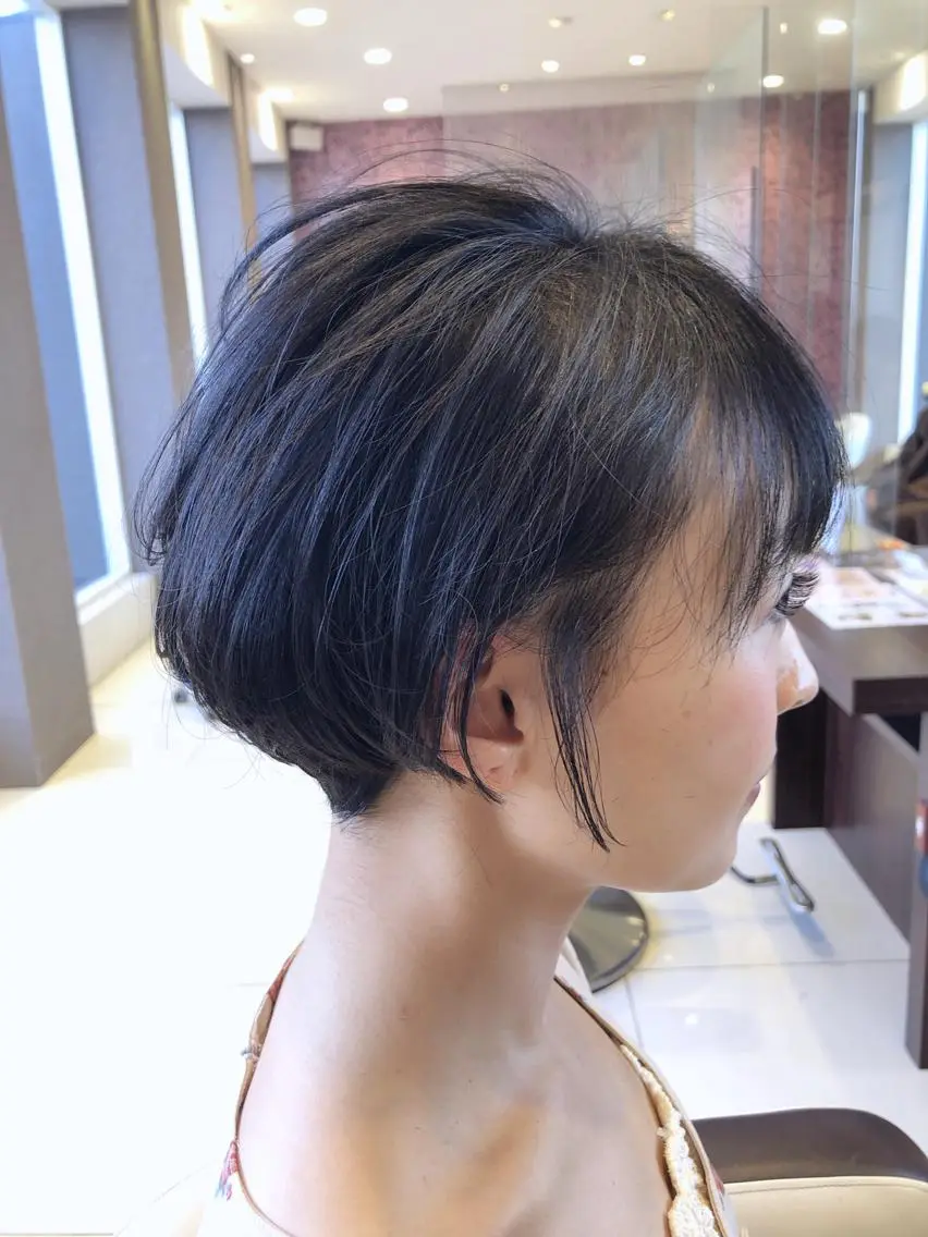 ショート 絹川 琴美のヘアスタイル