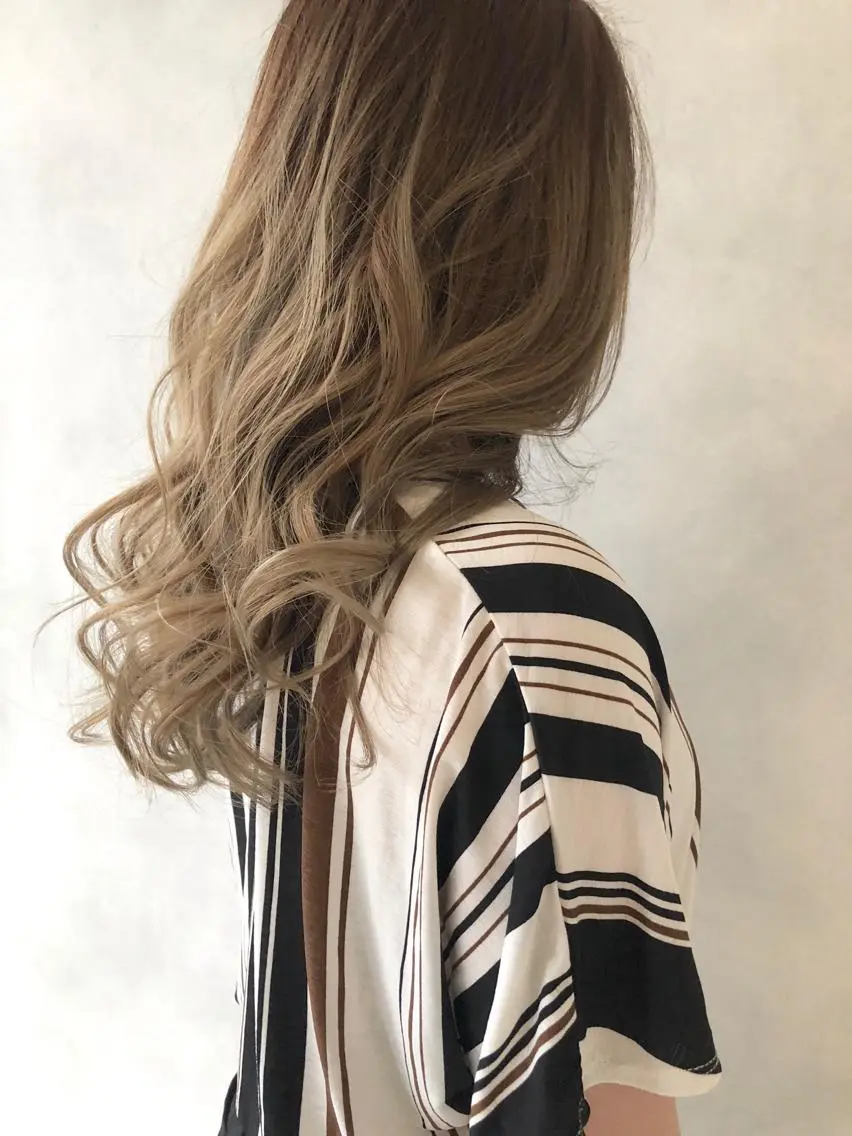 ロング 外国人風カラー ハイライト ヘアカラー トリートメント 小澤大輔 YOLO hairのヘアスタイル