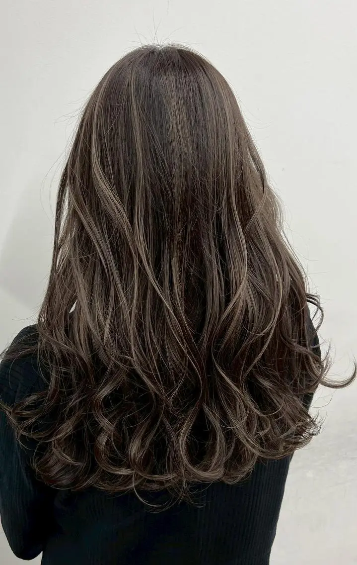 ロング アッシュ ハイライト 髪質改善 【公式】amble luxe池袋東口🩷のヘアスタイル