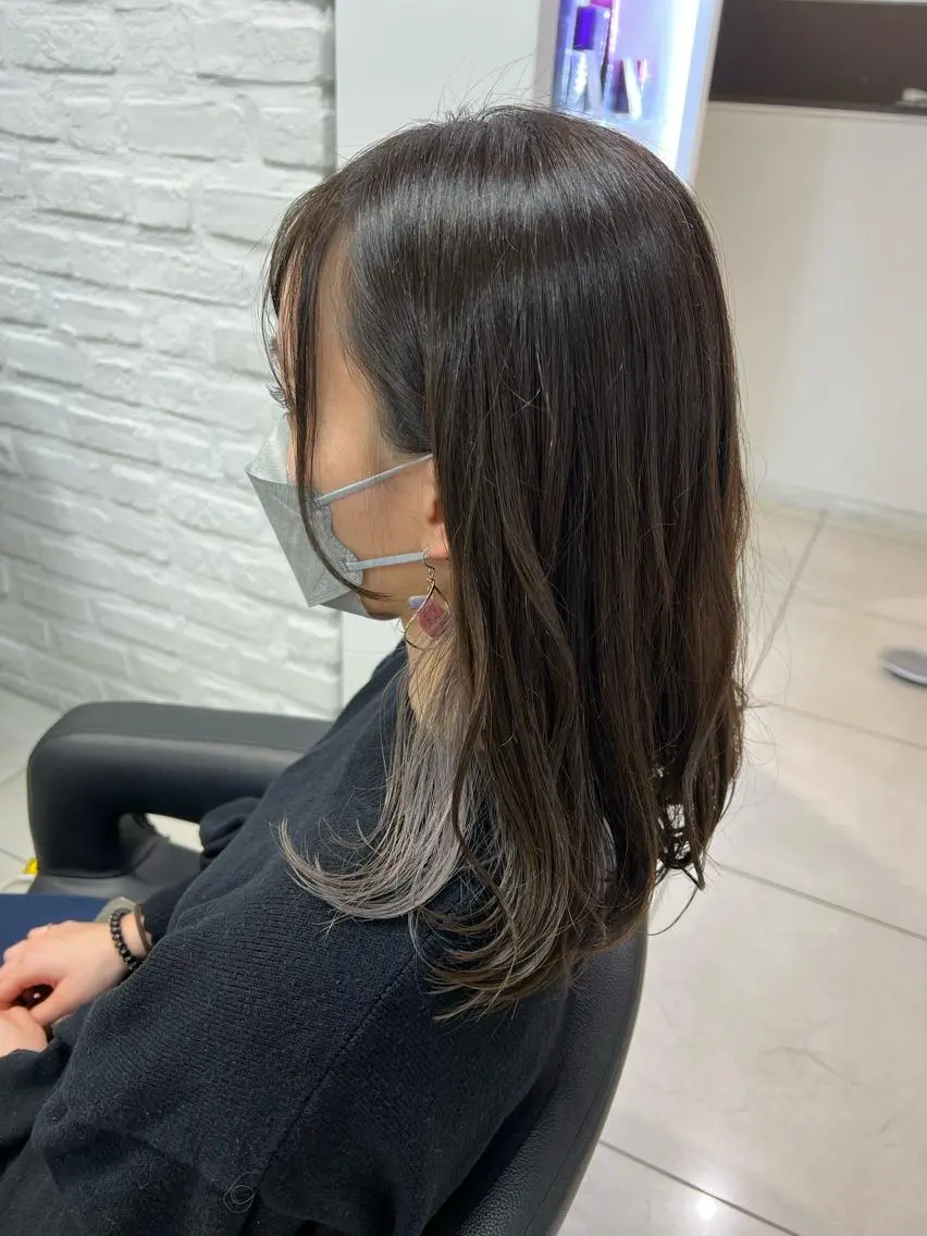 セミロング カラー ブリーチ イヤリングカラー グレージュ オリーブグレージュ オリーブグレー ヘアカラー トリートメント 【暖色カラー特化】 中山由梨のヘアスタイル