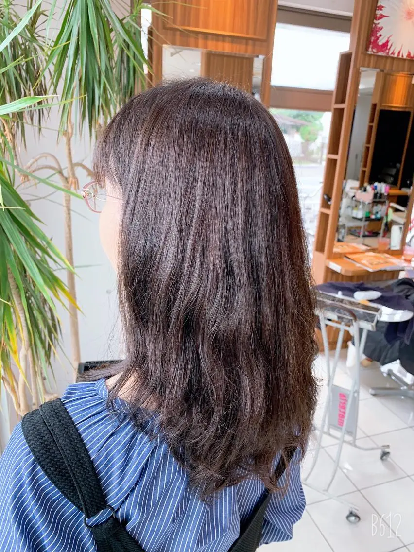 セミロング カラー グレージュ 白髪ぼかしハイライト 柳川拓哉のヘアスタイル