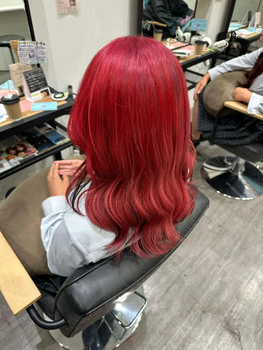 セミロング カラー レッドカラー 艶髪レイヤー上田 紗也🇰🇷💗のヘアスタイル