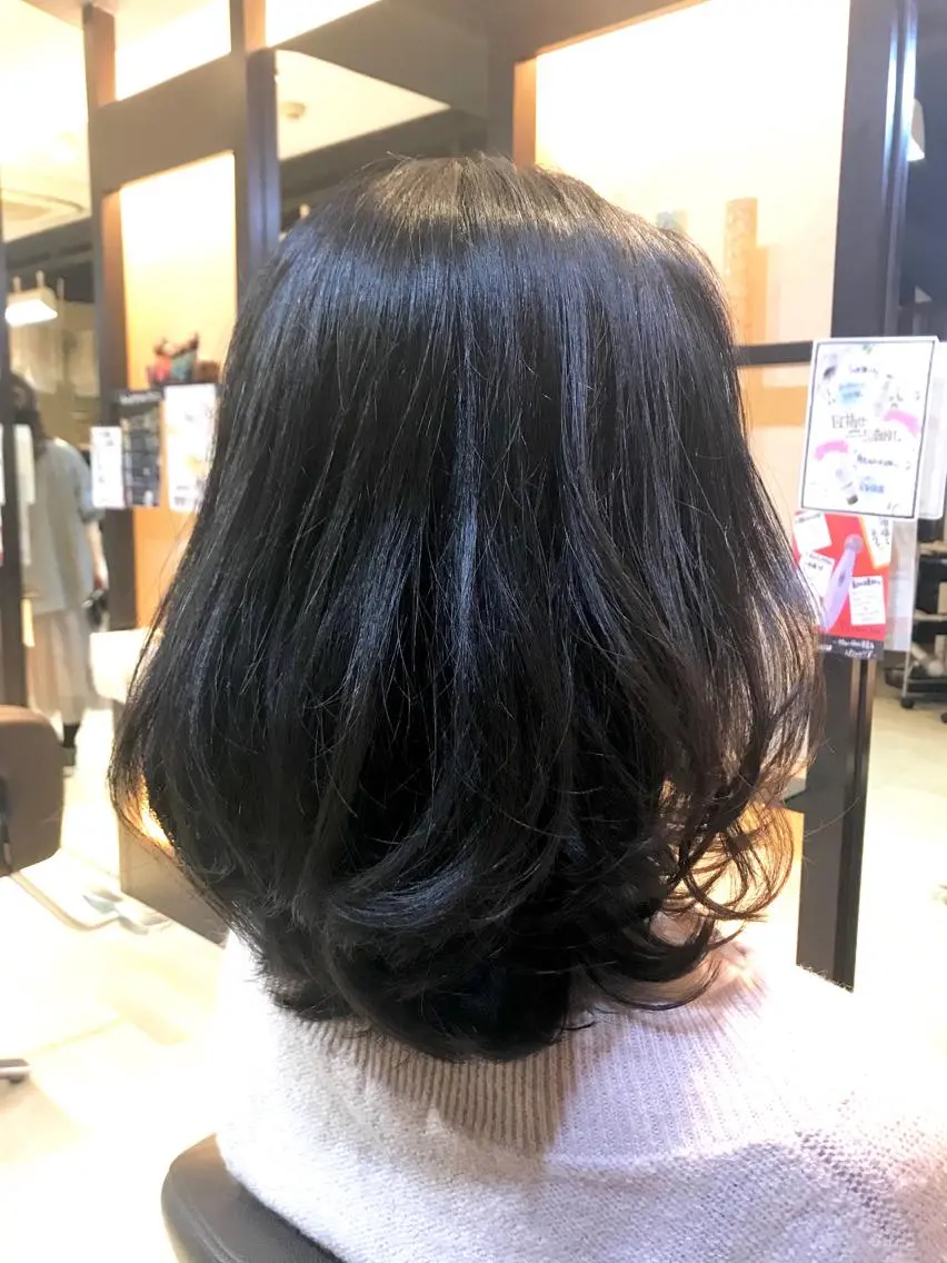 ミディアム 縮毛矯正 ミディアム レイヤー 顔周り金山のヘアスタイル