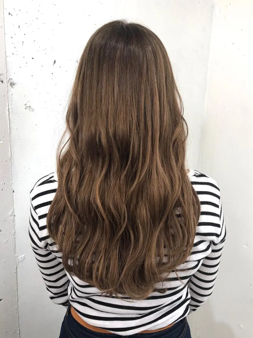 ロング カラー パーマ ヘアアレンジ マツエク・マツパ シールエクステ ブリーチ ハイトーンカラー エクステ カット ヘアカラー トリートメント エクステ ヘアセット 八巻 晴香のヘアスタイル