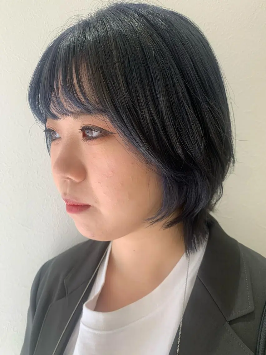 ショート カラー ブリーチ ブルーカラー ネイビーカラー ウルフカット カット ヘアカラー トリートメント hubhair レイヤー/透明感のヘアスタイル