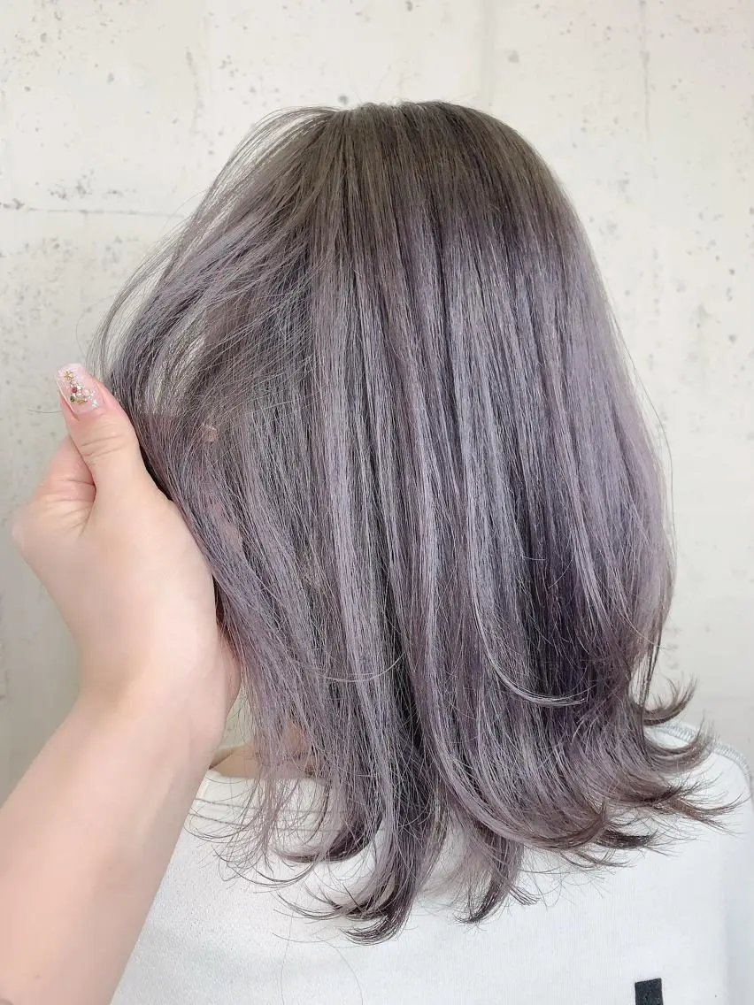 ミディアム カラー 透明感ハイトーン🦄 キラ🌈のヘアスタイル
