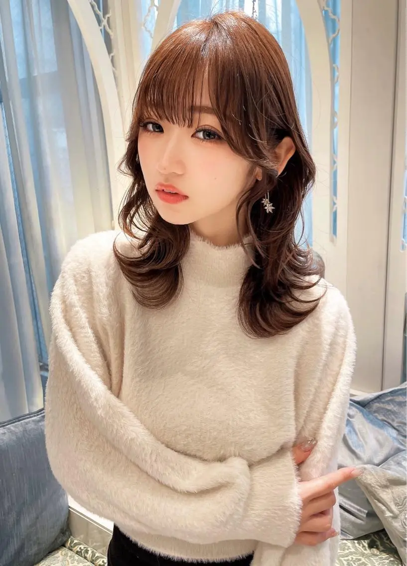 ミディアム カラー ベージュカラー 黒髪 ブリーチ ブルーカラー ブルーブラック ヘアカラー トリートメント 木屋元一/透明感 /前髪/レイヤーのヘアスタイル