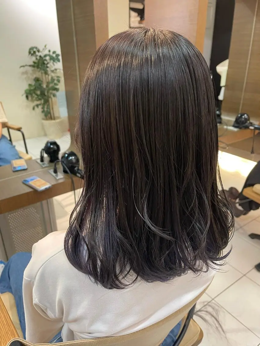 ミディアム カラー アッシュ グレージュ シルバー アニメオタク美容師/ miharuのヘアスタイル