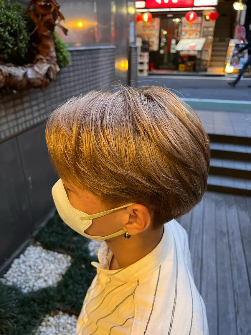ショート カラー ベージュカラー ブリーチ 外国人風カラー カット ヘアカラー トリートメント 澤井 佑果のヘアスタイル