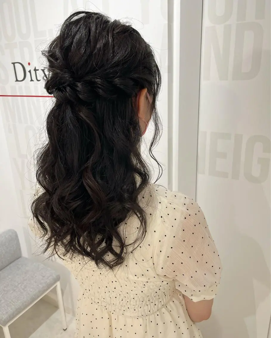 ロング ヘアアレンジ ハーフアップ tomida yukiの眉毛・アイブロウイメージ