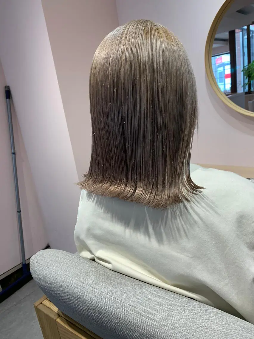 カラー グレージュ rio .のヘアスタイル