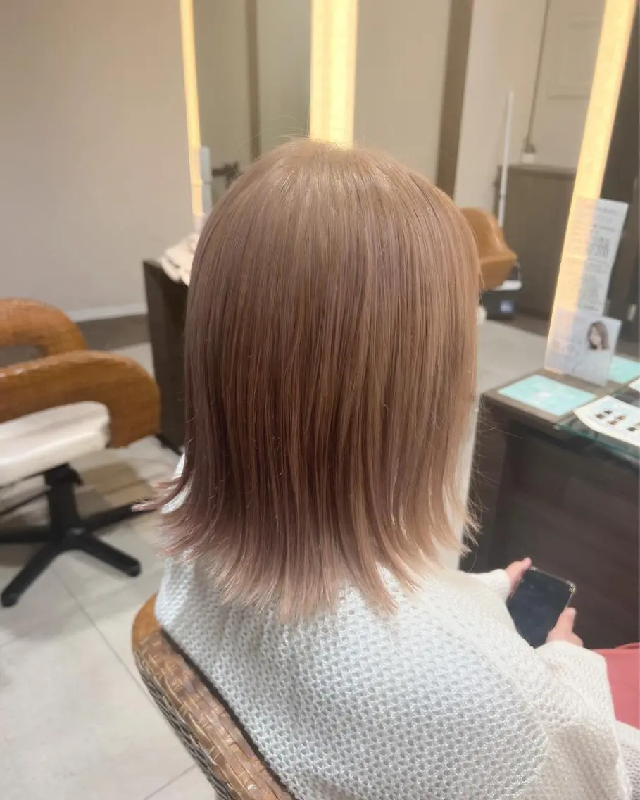 ミディアム カラー カット ヘアカラー ブリーチカラー💛 石川慧南のヘアスタイル