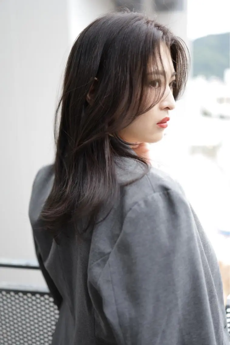 ミディアム カラー カット ヘアカラー YUSUKE レイヤーカットカラーのヘアスタイル