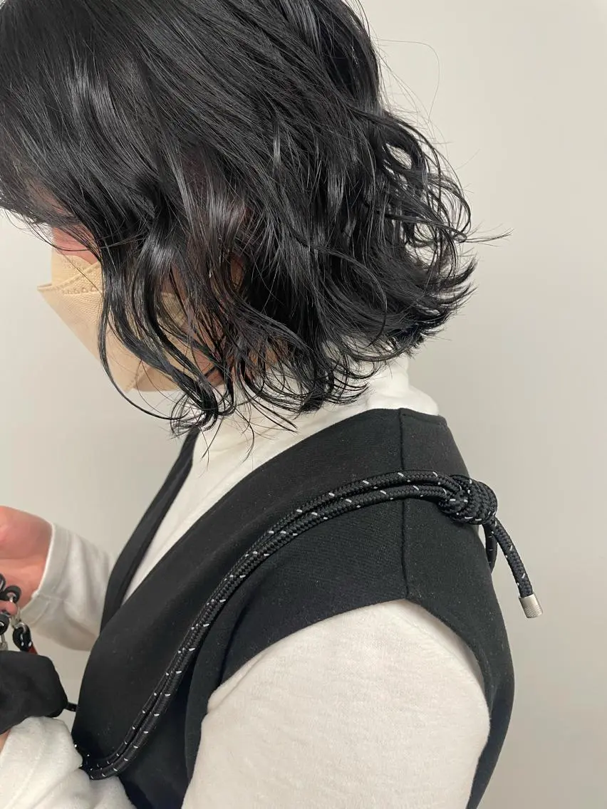 ミディアム パーマ ミディアムパーマ ボブ Koto🌿 ブリーチなしカラーのヘアスタイル
