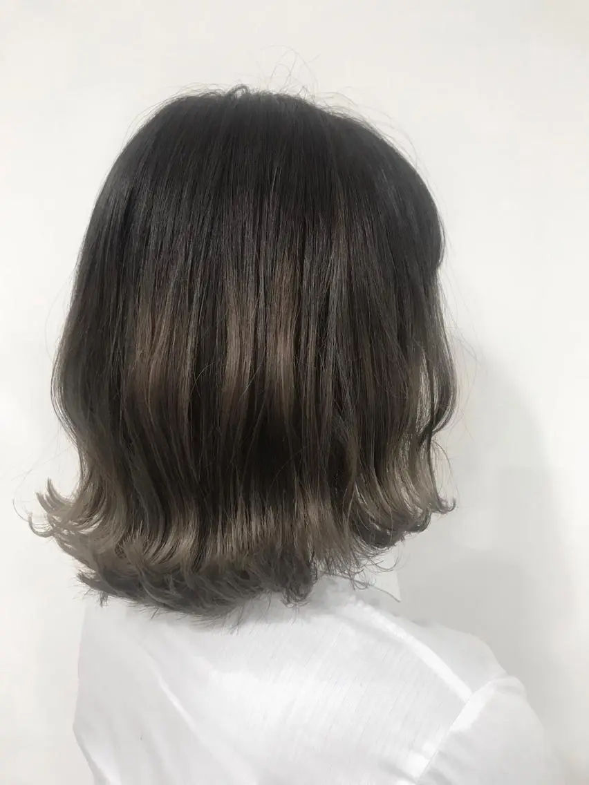 ミディアム カラー いけだ ひかり ハイライトくびれヘアのヘアスタイル