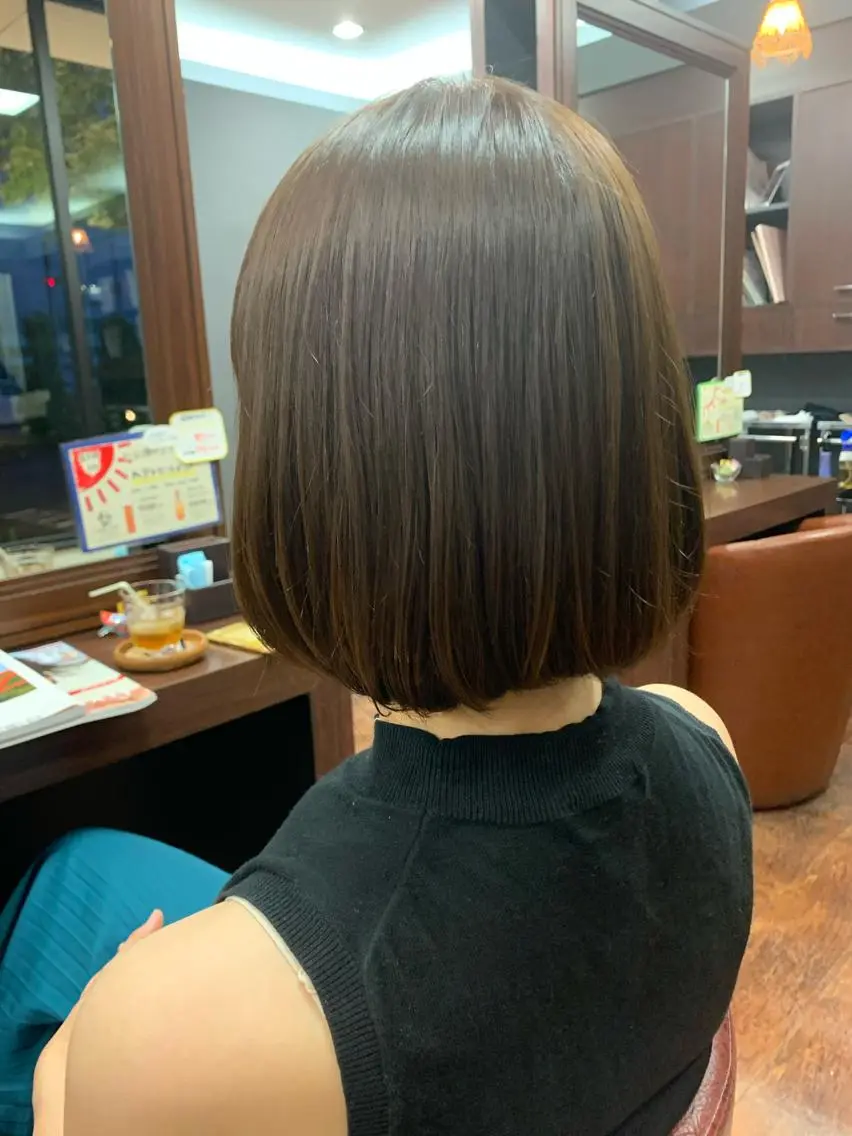 ミディアム アッシュ おせ ちさとのヘアスタイル