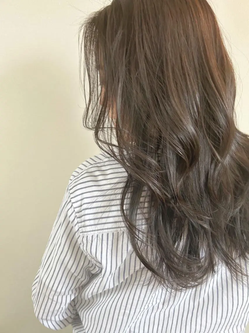 セミロング ayumi ／透明感カラーのヘアスタイル