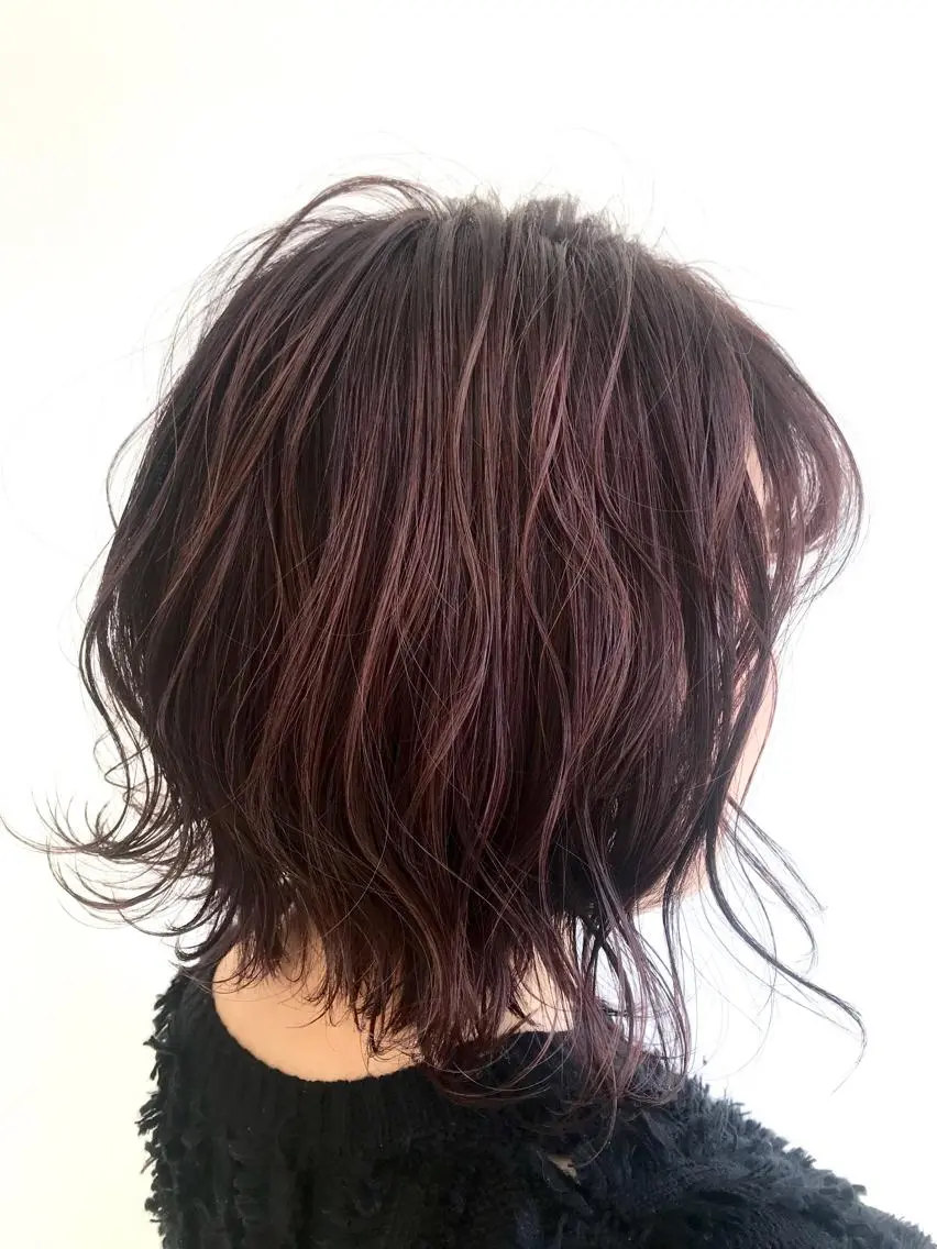 ショート カラー ボルドーカラー スズキ シオリのヘアスタイル
