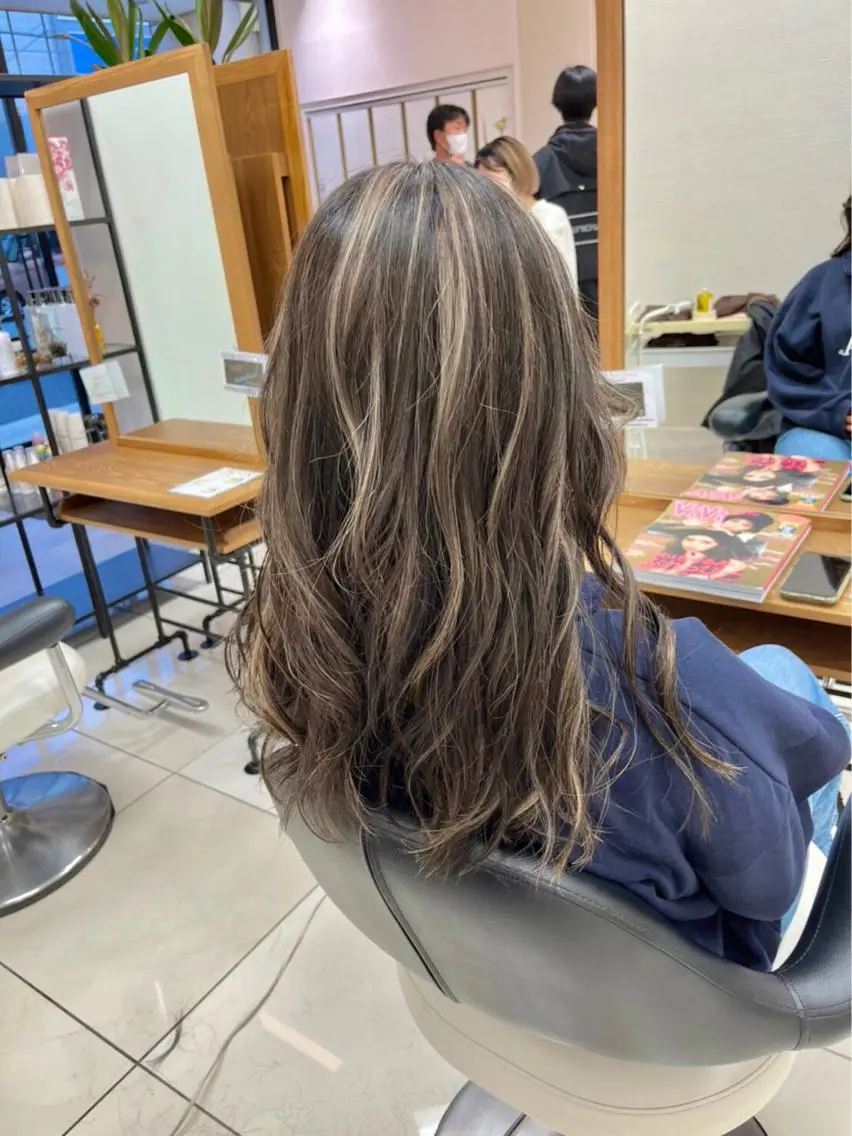 ロング カラー ヘアカラー トリートメント 渕向 克海のヘアスタイル