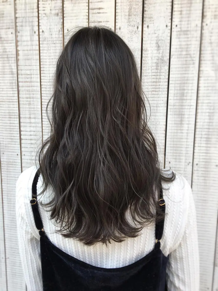 ロング カラー ブリーチ 透明感カラー グレージュ ブリーチなしカラー カット ヘアカラー トリートメント ケアブリーチ 坪井佑樹のヘアスタイル