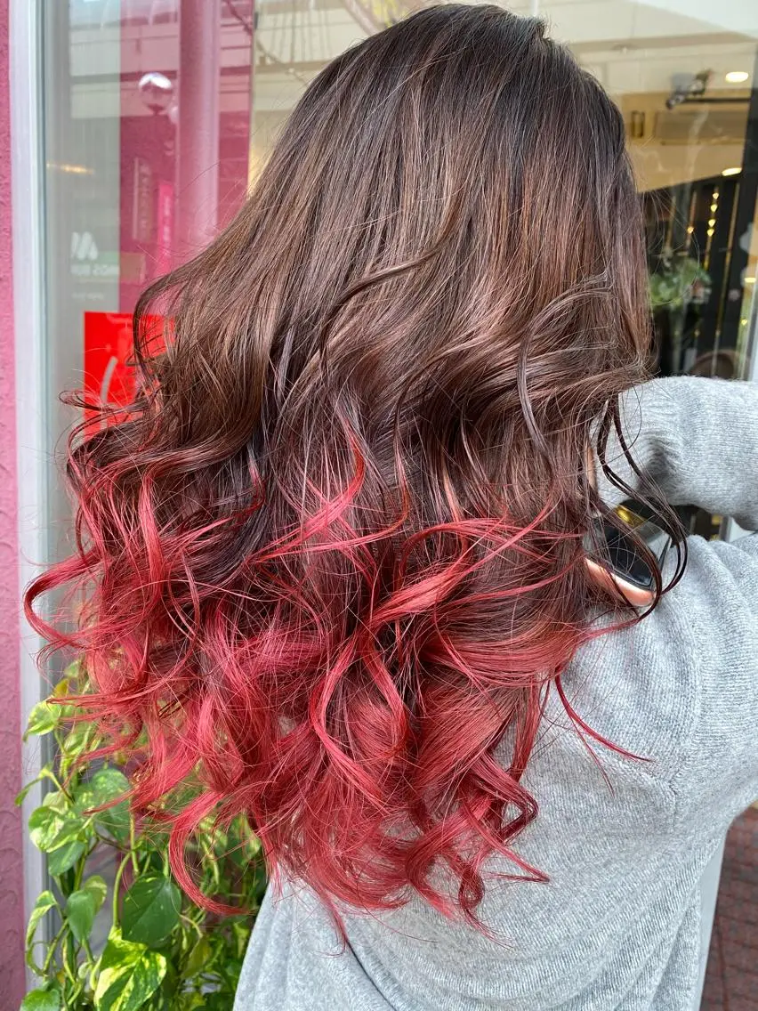 ロング デザインカラー✨新倉 佑奈のヘアスタイル