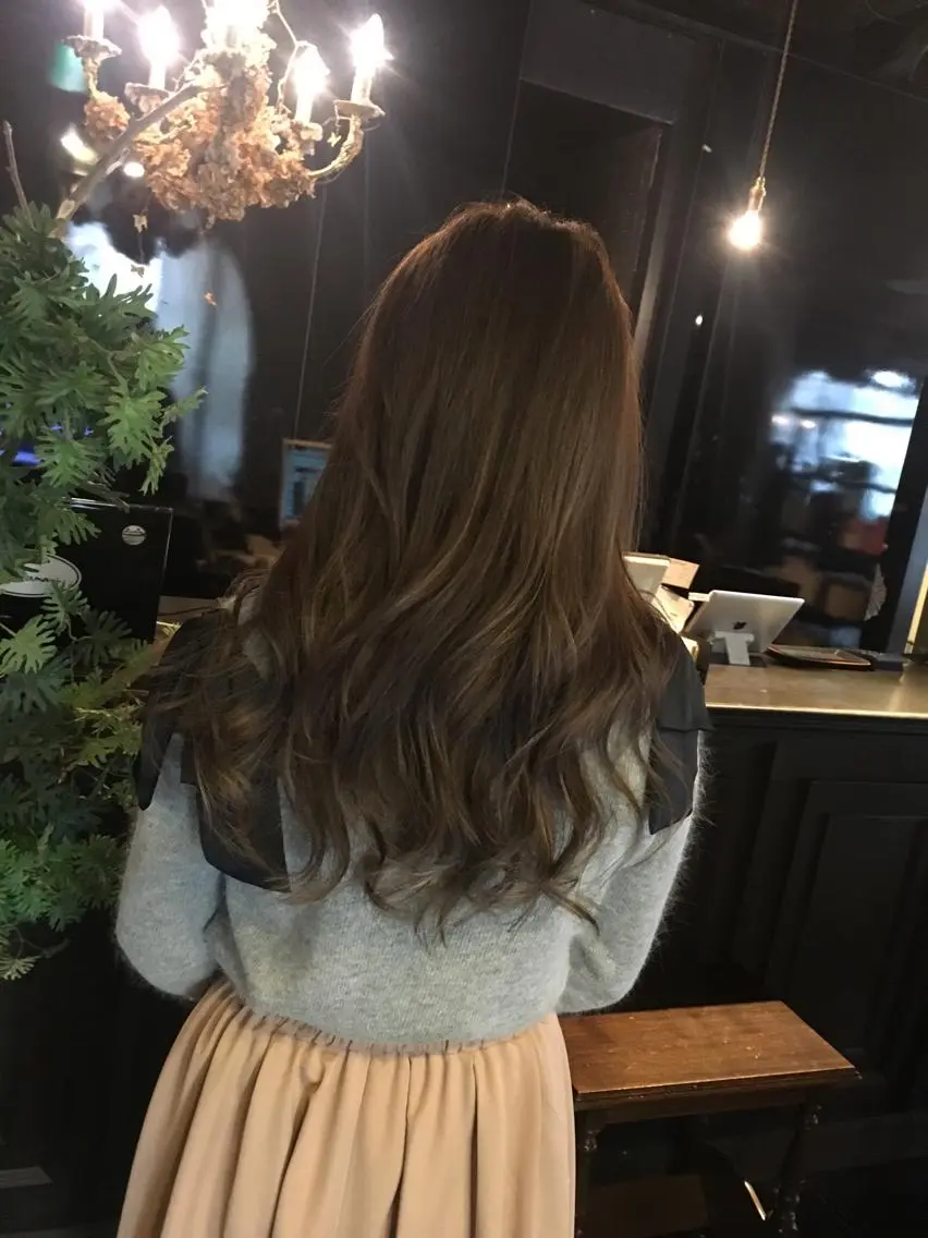 ロング カラー カット ヘアカラー トリートメント 吉本 yoshimotoのヘアスタイル