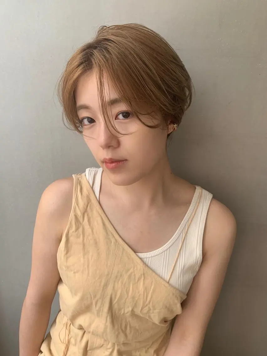 ショート カラー パーマ ヘアアレンジ メンズ キッズ ネイル マツエク・マツパ センターパート ハンサムショート ショートヘア ショートネイル ウルフレイヤーカット /チヒロのヘアスタイル