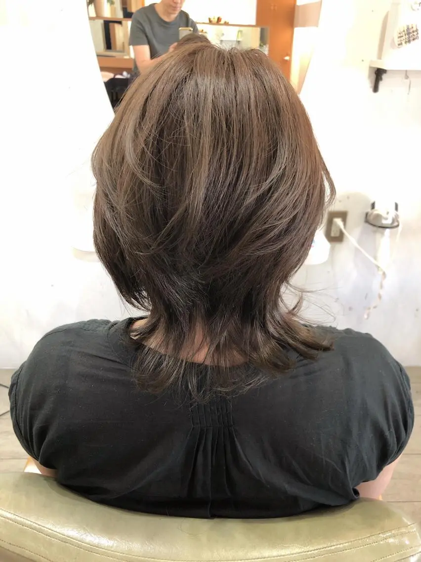 セミロング カラー レイヤーカット ウルフカット ウルフレイヤー 伴 香織のヘアスタイル