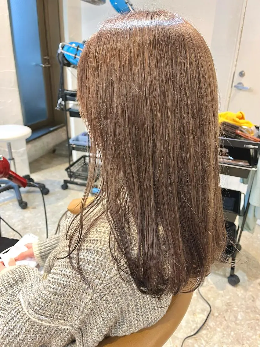 セミロング カラー アディクシーカラー ベージュカラー ブリーチ ヘアカラー うしだ かおるのヘアスタイル
