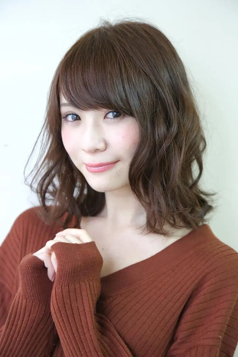 ミディアム 浅香 美加のヘアスタイル