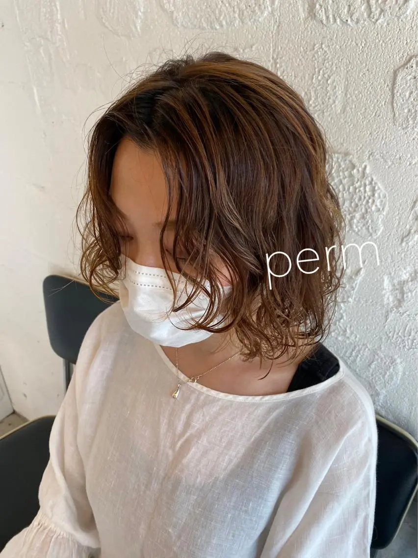 ショート パーマ ヘアアレンジ satsuki 暖色・ブラウンカラーのヘアスタイル