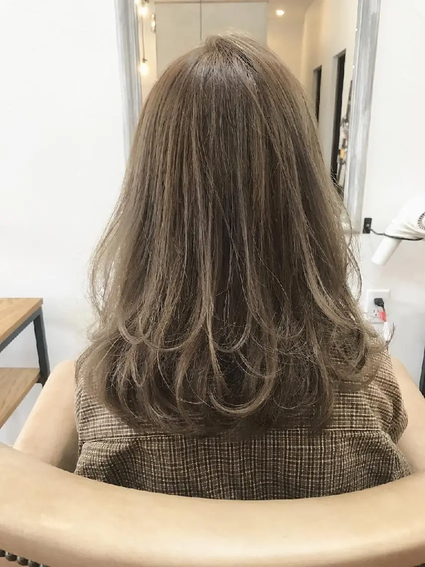 ロング カラー カット ヘアカラー Nina by Babyloneのヘアスタイル