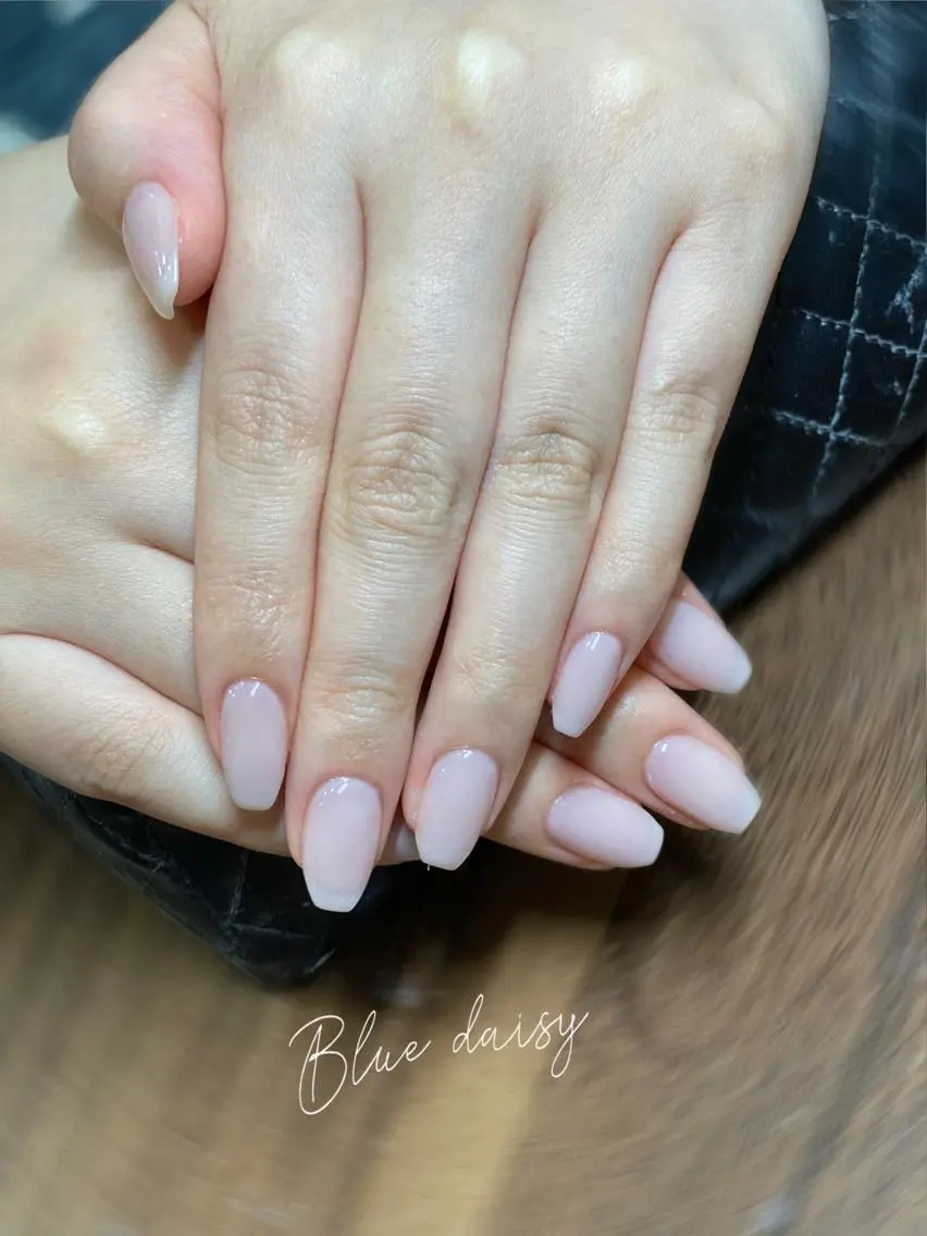 ネイル ホワイト Blue daisy 栄本店のネイルデザイン