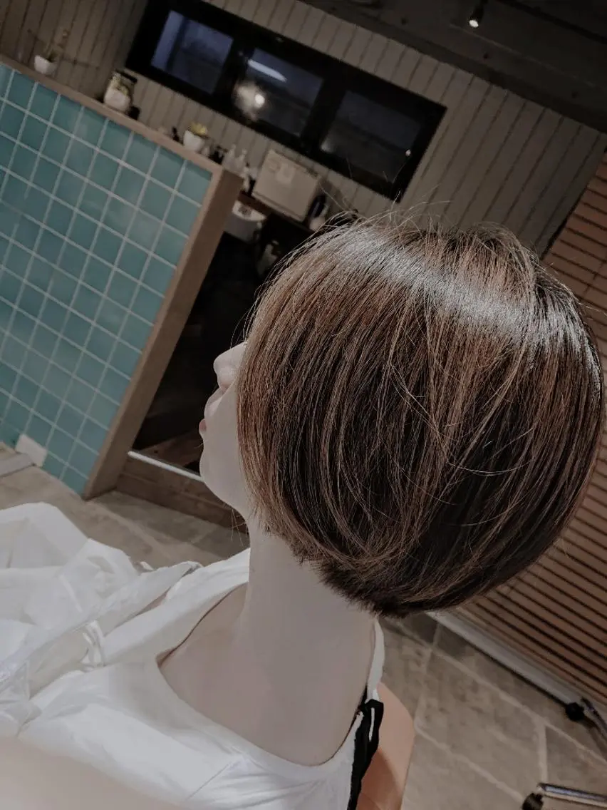 ショート カット alushe 岡 陽子のヘアスタイル