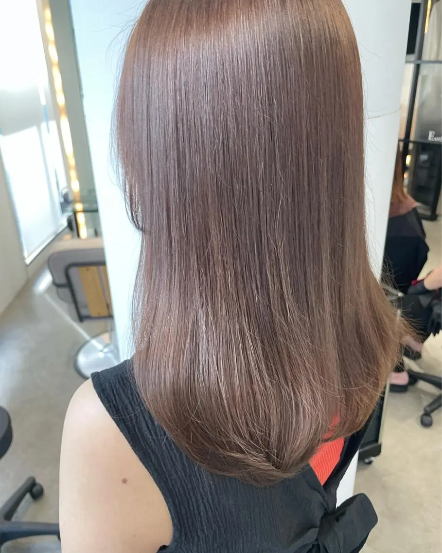ロング カラー ベージュカラー ブリーチ ブラウンカラー 透明感カラー ミルクティーベージュ カット ヘアカラー 透明感カラー/ レイヤー　YUKAのヘアスタイル