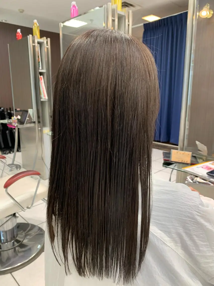 セミロング カラー 髪質改善 アートディレクター 尾内 友美のヘアスタイル