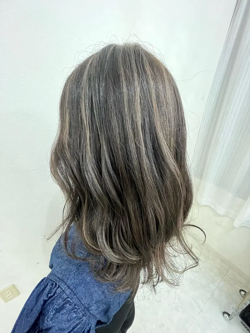 ミディアム カラー ブリーチ ハイライトカラー ハイライト トリートメント ヘアカラー トリートメント ヘアセット ブリーチなしカラー/ 髪質改善 佐藤 豪のヘアスタイル
