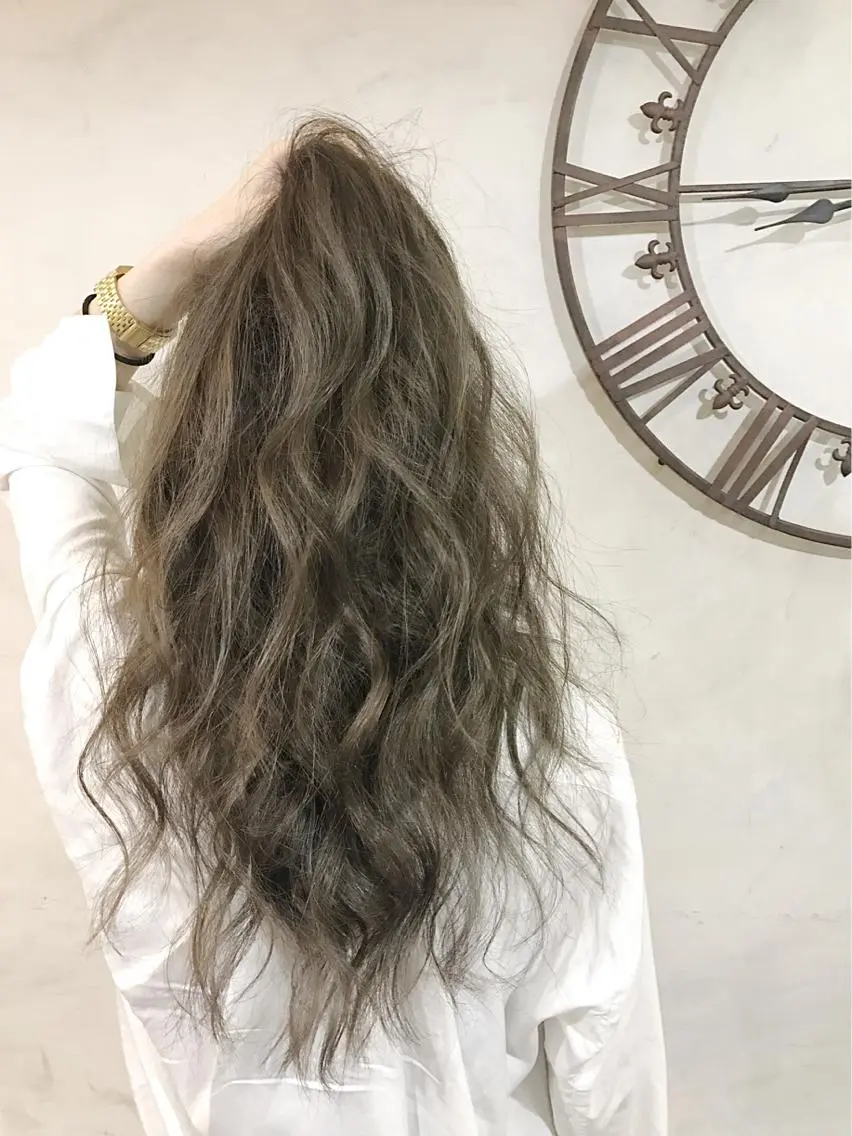 ロング ハイライト Tsuyoki .のヘアスタイル