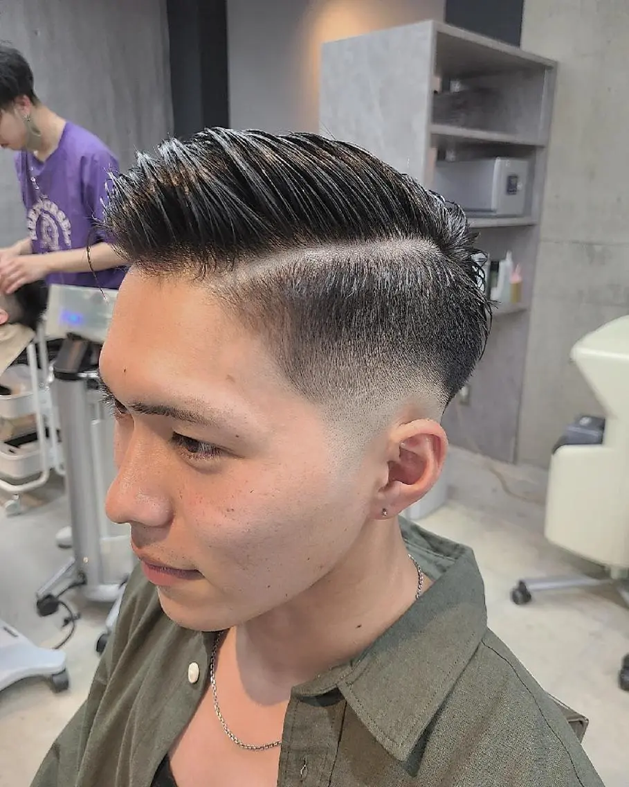 ショート メンズ フェードカット スキンフェード 盛林 桜成のヘアスタイル
