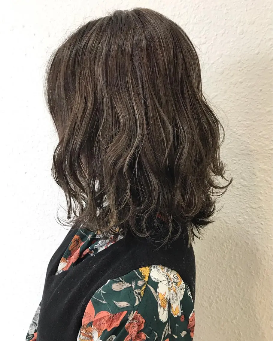 ミディアム カラー ヘアアレンジ グレージュ ハイライトカラー ハイライト 🟦横浜駅メンズパー マ｜小上馬淳司🟦のヘアスタイル